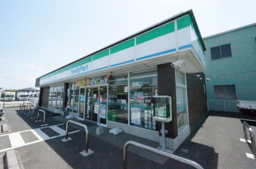 コンビニ　ファミリーマート 千葉愛生町店（コンビニ）まで647m