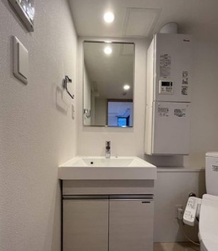 洗面設備　ゆったりとスペースのある洗面所