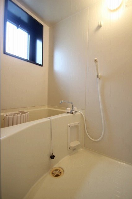 バス・シャワールーム　同物件別号室の写真です。