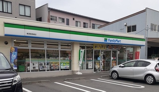 コンビニ　ファミリーマート横須賀森崎店（コンビニ）まで137m