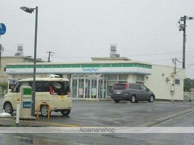 コンビニ　ファミリーマート（コンビニ）まで880m
