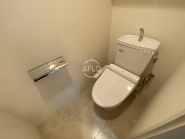 トイレ　LaSante梅田北　温水洗浄便座