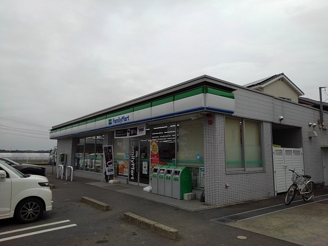 コンビニ　ファミリーマートおかだ店（コンビニ）まで600m