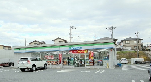 コンビニ　ファミリーマート倉敷庄パークヒルズ店（コンビニ）まで546m