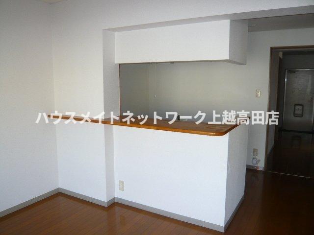 居室・リビング　ＬＤＫ（参考同型Ｂ203号室室内写真）