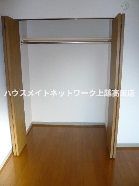 収納　クローゼット（参考同型Ｂ203号室室内写真）