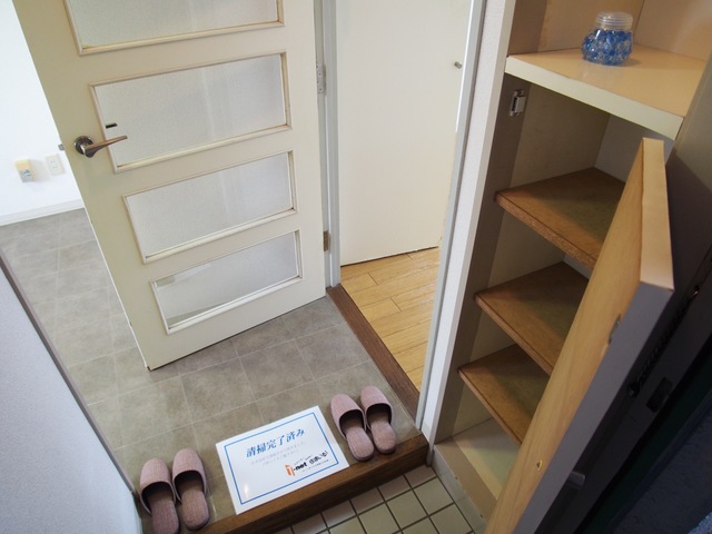 玄関　写真は別部屋です