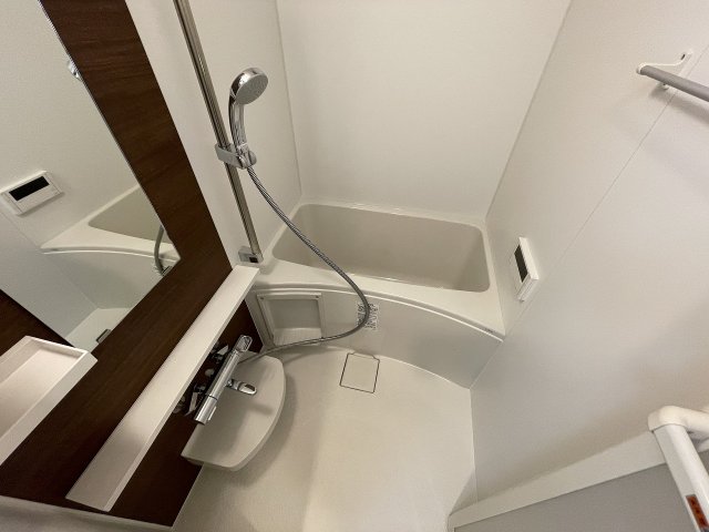 バス・シャワールーム　コンパクトで使いやすいお風呂です
