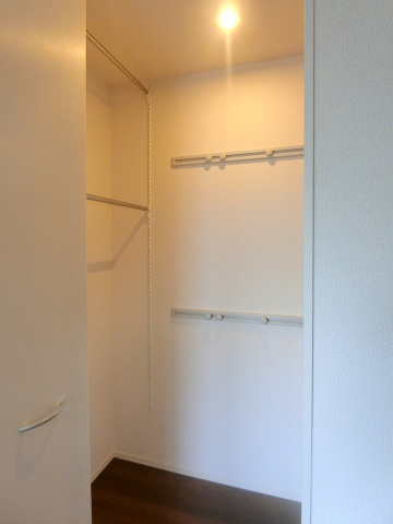 収納　ワンステップクローゼット