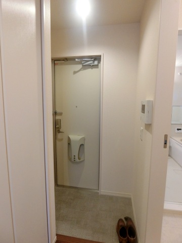 玄関　大型シューズボックス付き