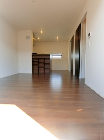 居室・リビング　南向きの広々リビング12.3帖