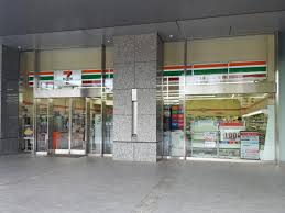 コンビニ　セブンイレブン 港区海岸1丁目店（コンビニ）まで198m