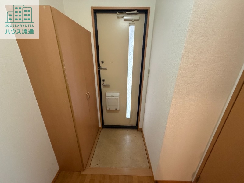 玄関　※写真は別号室です