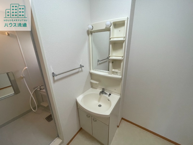 洗面設備　※写真は別号室です