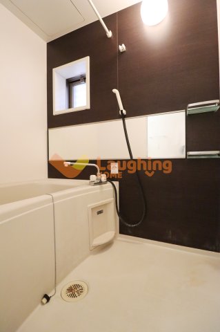 バス・シャワールーム　コンパクトで使いやすいお風呂です