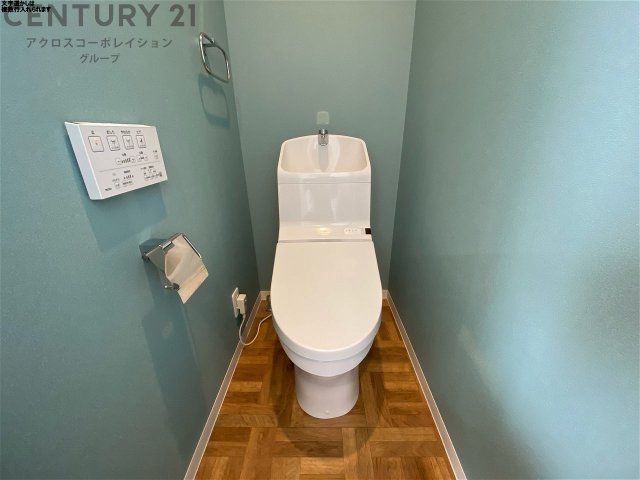 トイレ　温水洗浄便座付きのトイレです♪