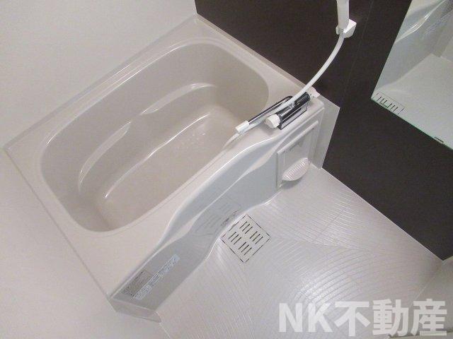 バス・シャワールーム　落ち着いた空間のお風呂です