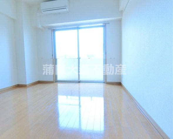 居室・リビング　南向きの洋室