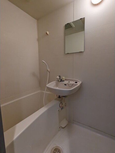 バス・シャワールーム　※写真は同じマンションの違う部屋のものになります。