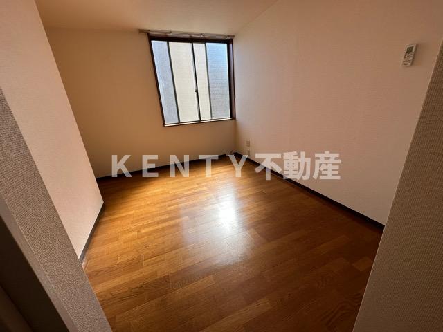 居室・リビング　こちらの居間で趣味の時間をお楽しみください