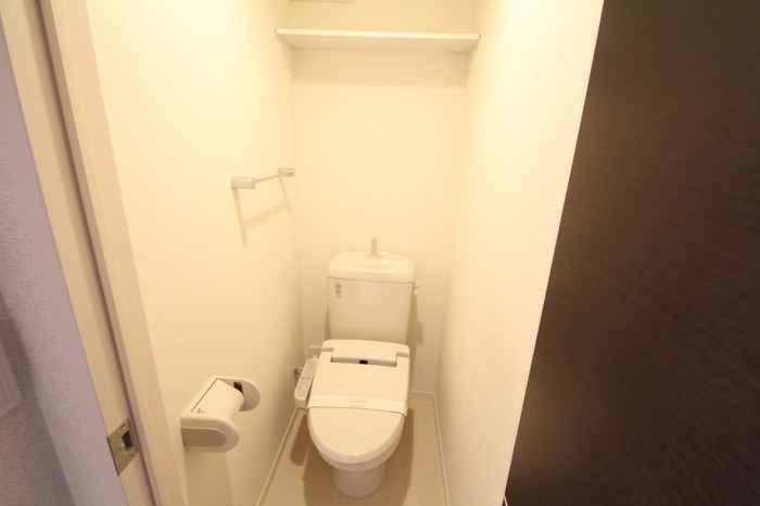 トイレ　快適な温水洗浄便座付き