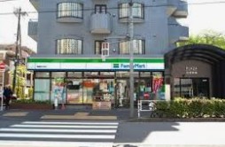 コンビニ　ファミリーマート駒場四丁目店（コンビニ）まで328m