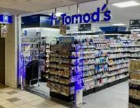 ドラックストア　トモズアコルデ代々木上原店（ドラッグストア）まで782m