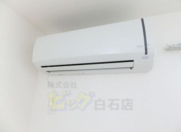 その他設備　夏も快適エアコン付きです♪