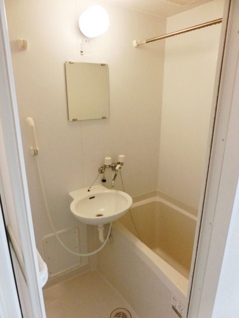 バス・シャワールーム　キレイなバスルーム。浴室乾燥付です。