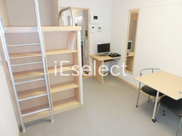 居室・リビング　家具・家電付きのお部屋です。