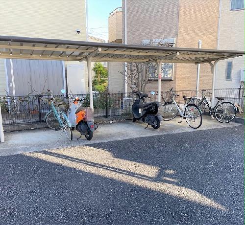 その他共有部分　屋根付き駐輪場完備