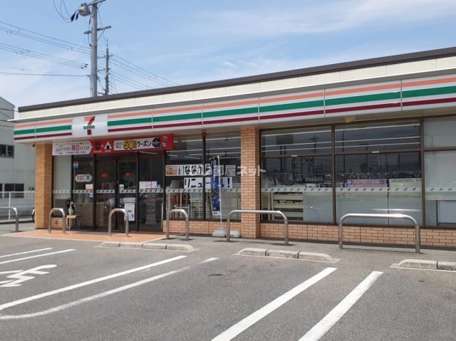 コンビニ　セブンイレブン彦根岡町店（コンビニ）まで758m