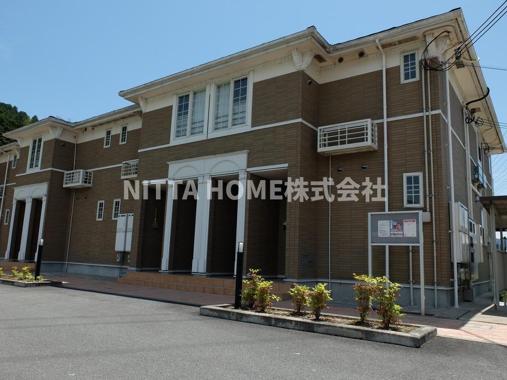 建物外観　ショッピングセンターが近くにあり生活に便利です◎