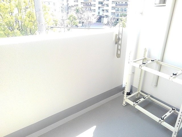 バルコニー　外からの目が気にならないバルコニーで洗濯物が干せます