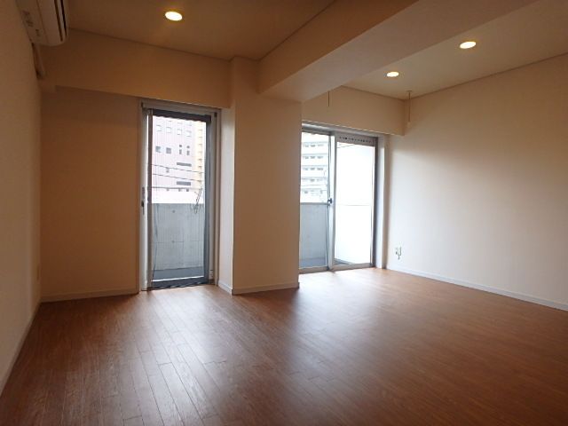 居室・リビング　室内