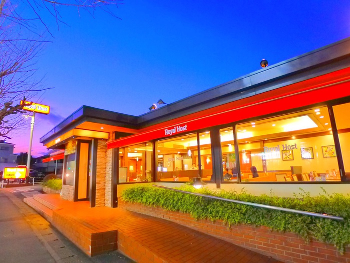 飲食店　ロイヤルホスト（飲食店）まで290m