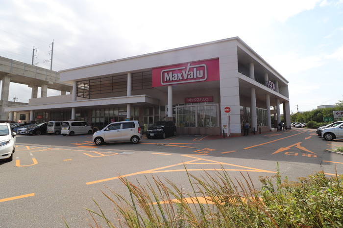 スーパー　マックスバリュ東金沢駅前店（スーパー）まで669m