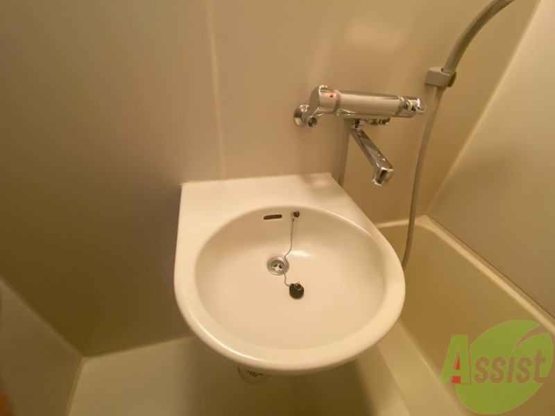 洗面設備　洗面台はお風呂にあります。掃除が簡単でいいですね。