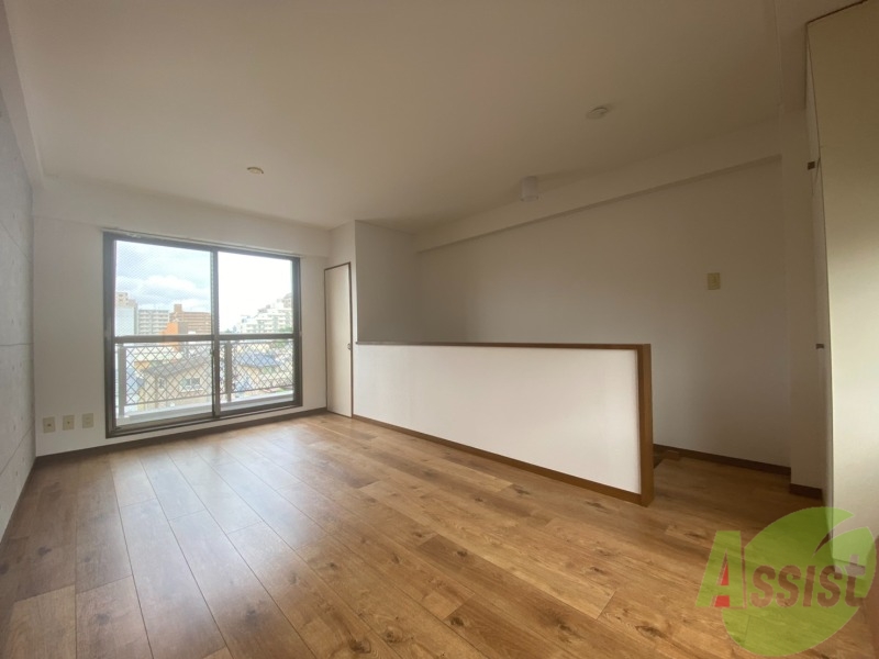 居室・リビング　メゾネットタイプで洋室は２階になります。