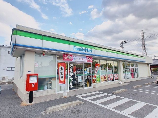 コンビニ　ファミリーマート（コンビニ）まで170m