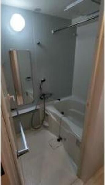 バス・シャワールーム　※写真は同じマンションの違う部屋のものになります。