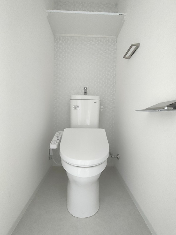 トイレ　同物件別部屋写真