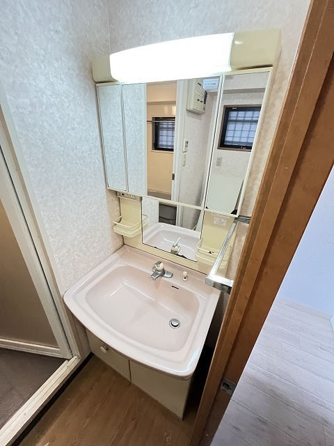 洗面設備　コンパクトで使いやすい洗面所