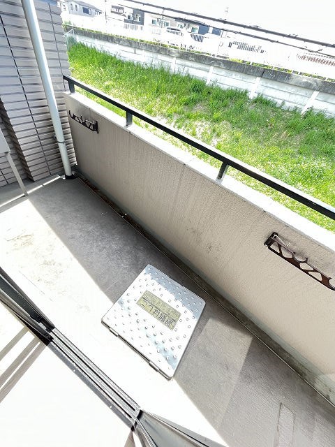 バルコニー　暖かな日差しのふりそそぐバルコニー