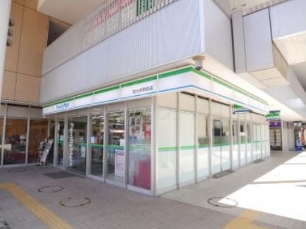 コンビニ　ファミリーマート西大井駅前店（コンビニ）まで135m