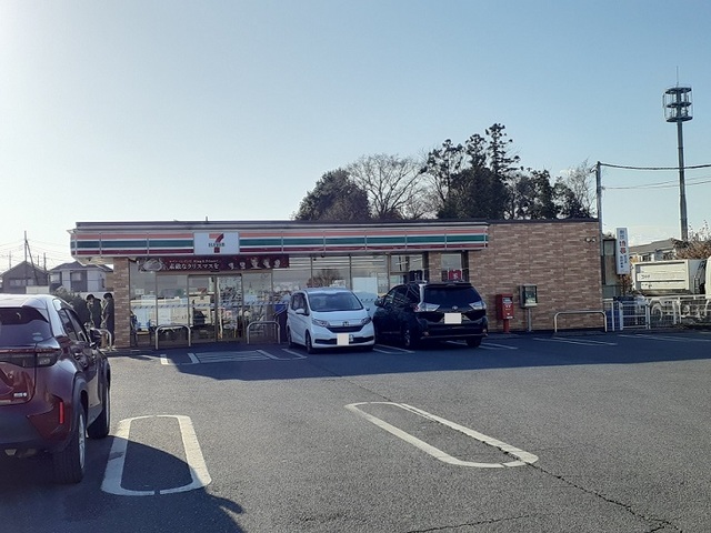 コンビニ　セブン　上尾日の出４丁目店（コンビニ）まで350m