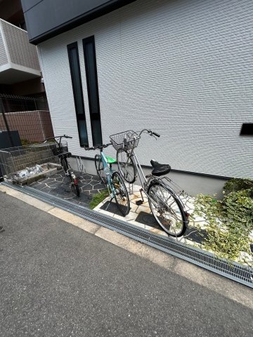 エントランス　落ち着いたエントランスです