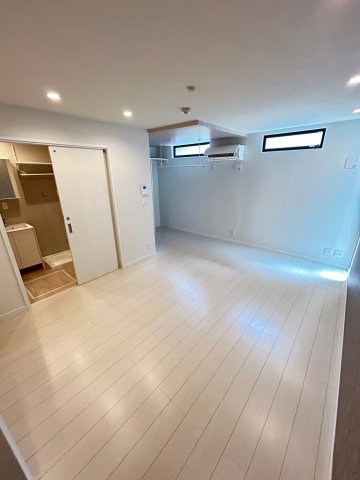 その他部屋・スペース　開放的な寝室です
