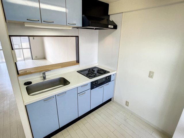 キッチン　掲載写真は同型モデルを掲載しております。実際のお部屋と仕様等