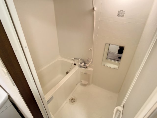 バス・シャワールーム　掲載写真は同型モデルを掲載しております。実際のお部屋と仕様等